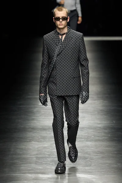 Look 14
